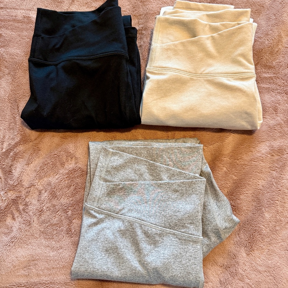 Old Navy Activewear Extra High-Waisted CloudComfy 7/8 Leggings - set of 3